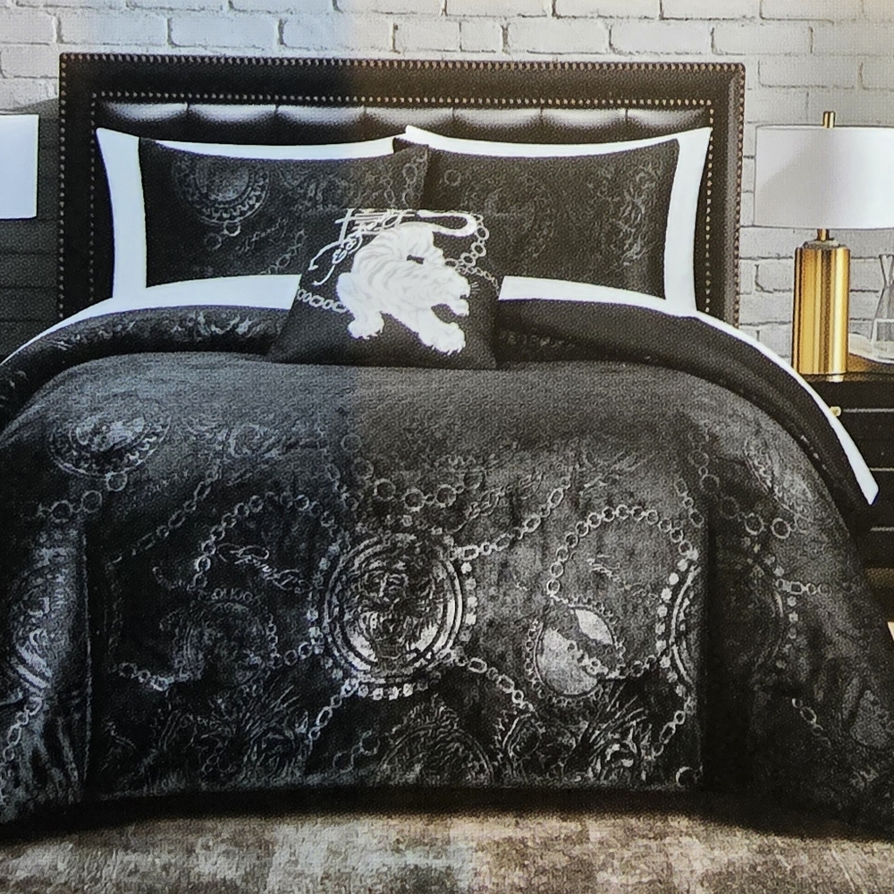 Ed Hardy 4 piece full/queen Lilac luxurious plush comforter set new